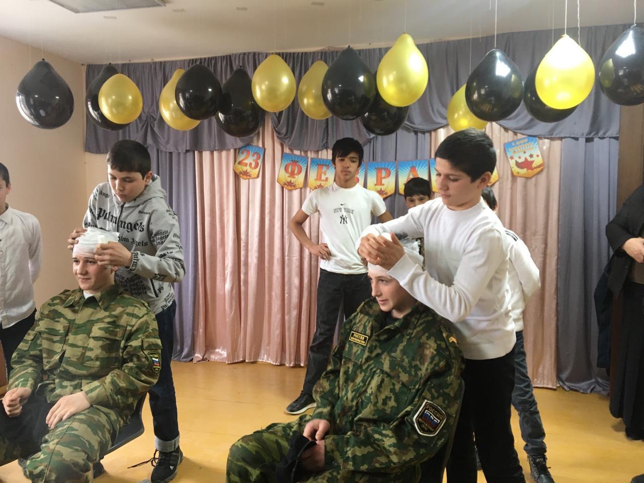 Игра «А ну-ка, парни!» среди 5–9 классов.